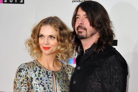 Dave Grohl und seine Frau Jordyn sind zum dritten Mal Eltern geworden Dave Grohl und seine Frau Jordyn sind zum dritten Mal Eltern geworden