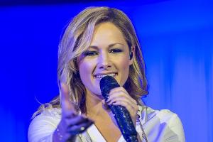 Helene Fischer unter dem Weihnachtsbaum