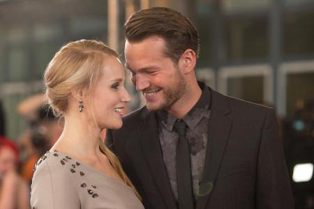Anna Hofbauer und Marvin Albrecht turteln beim Deutschen Fernsehpreis 2014 Anna Hofbauer und Marvin Albrecht turteln beim Deutschen Fernsehpreis 2014