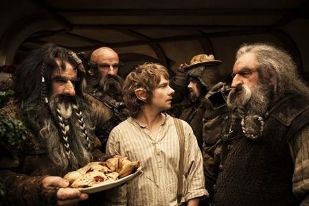Bilbo begibt sich mit einer Gruppe Zwerge auf eine 