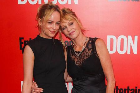 Melanie Griffith (r.) und Tochter Dakota Johnson auf der Premiere von Melanie Griffith (r.) und Tochter Dakota Johnson auf der Premiere von