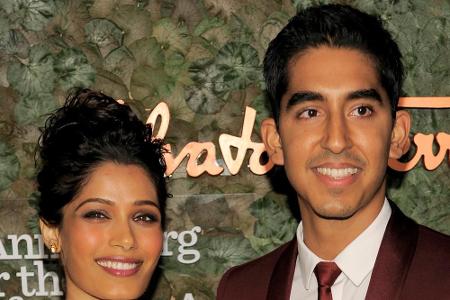 Freida Pinto und Dev Patel gemeinsam auf einer Gala in Beverly Hills im Oktober 2013