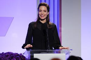 Angelina Jolie ist eine "verzogene Göre"