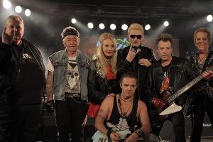 Sehen fast wie eine echte Rockband aus: Heino, Mross und Co.