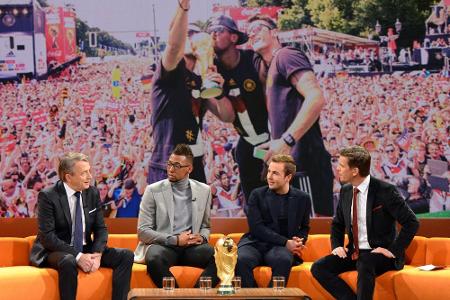 Die Fußball-Experten Wolfgang Niersbach, Jerome Boateng und Mario Götze erzählen Moderator Markus Lanz, wie sie das Wut-Inte...