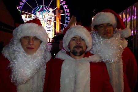 Treiben als Weihnachtsmänner ihr Unwesen: Matthias Schweighöfer, Klaas und Joko (v.li.) Treiben als Weihnachtsmänner ihr Unwesen: Matthias Schweighöfer, Klaas und Joko (v.li.)