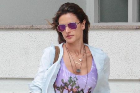 Auch beim Shopping mit Freunden ist Alessandra Ambrosio modisch unterwegs. Auch beim Shopping mit Freunden ist Alessandra Ambrosio modisch unterwegs.