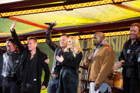 Prominente Riege: Die U2-Mitglieder The Edge und Larry Mullen mit Bruce Springsteen, Carrie Underwood, Kanye West und Chris ... Prominente Riege: Die U2-Mitglieder The Edge und Larry Mullen mit Bruce Springsteen, Carrie Underwood, Kanye West und Chris ...