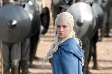 Daenerys Targaryen (Emilia Clarke) kommt in der vierten Staffel von Daenerys Targaryen (Emilia Clarke) kommt in der vierten Staffel von