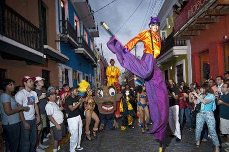 Mehr Karneval als Weihnachten: Straßenfest auf Puerto Rico