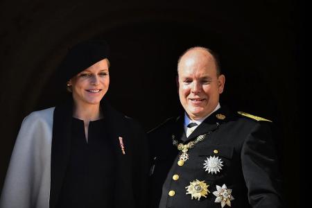 Charlène und Albert von Monaco werden ihre Zwillinge erst im Januar präsentieren Charlène und Albert von Monaco werden ihre Zwillinge erst im Januar präsentieren