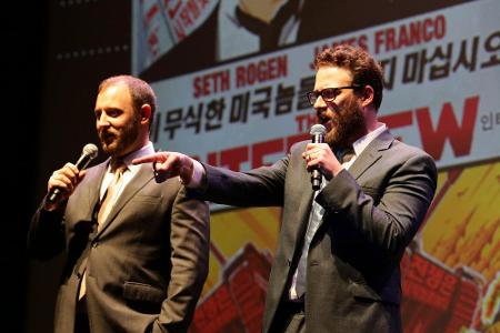 Zwei Männer und der Diktator im Hintergrund: Evan Goldberg (li.) und Seth Rogen bei der Zwei Männer und der Diktator im Hintergrund: Evan Goldberg (li.) und Seth Rogen bei der