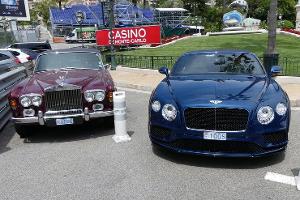 Dicke Autos in engen Gassen