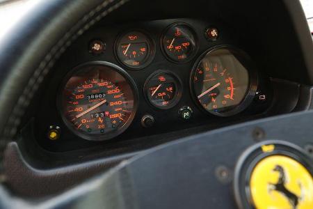 Ferrari GTB Turbo, Rundinstrumente