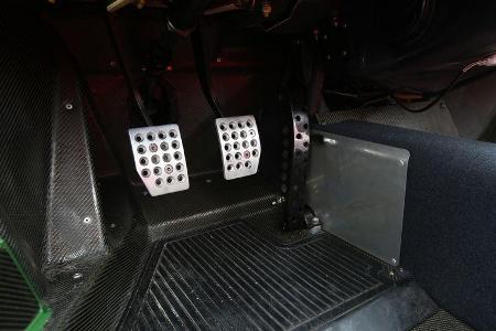 Ferrari F40, Pedalerie