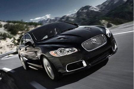 Jaguar enthüllt auf der Detroit Motor Show 2009 das neue Top-Modell der XF-Baureihe: den XFR.