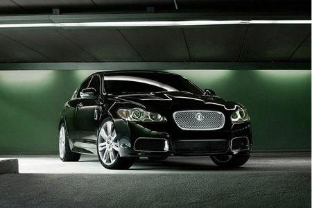 In acht Farben wird Jaguar seinen XFR anbieten: In Ultimate Black, Indigo, Liquid Silver, Lunar Grey, Porcelain, Botanical G...