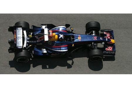 Dagegen wurden dem Red Bull RB3 mächtige Flügel verliehen. David Coulthard wurde Fünfter.