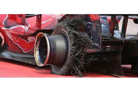 Scott Speed machte seinem Namen endlich einmal Ehre, aber ein zerfetztes Hinterrad beendete das Rennen.