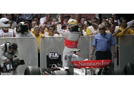 Hamilton führt nun allein die Tabelle an.