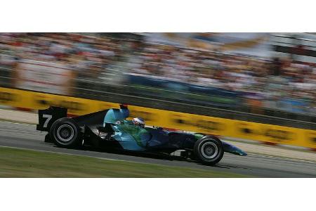 Die Werks-Honda dagegen bleiben peinlich. Button fuhr Barrichello in die Kiste und verlor den Frontflügel.