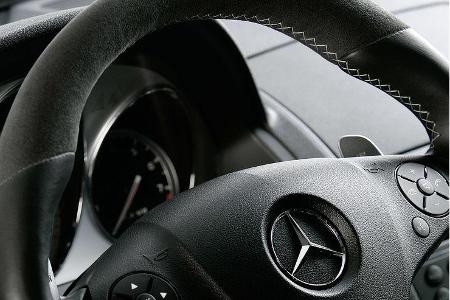 Sportlenkrad mit Alcantara-Einlage.
