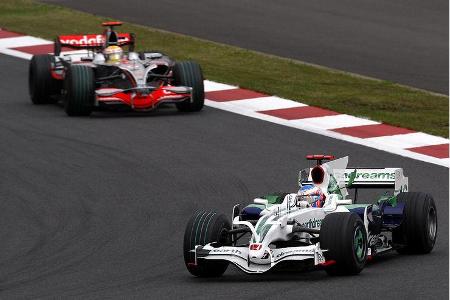 Danach fand sich Hamilton am Ende des Feldes wieder und musste sich sogar mit Hondas rumschlagen.