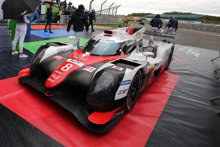Toyota hofft, beim 24h Rennen einen Vorsprung von 2 Sekunden pro Runde auf Porsche zu haben.