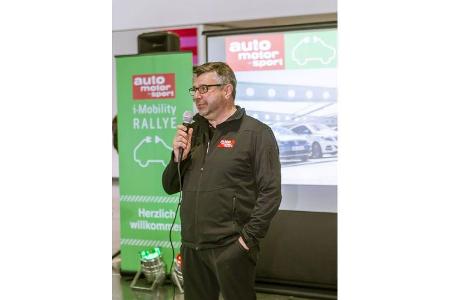 Rallye-Chef Harald Koepke bei der Einführung zur Rallye im Jahr 2016