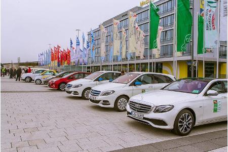 Mercedes-Benz bot 2016 eine große Hybrid- und Electric Drive-Flotte sowie Brennstoffzellenfahrzeuge auf.