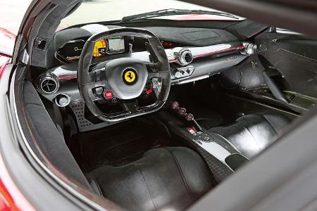 Ferrari LaFerrari, Cockpit