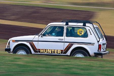 Der Lada Niva Hunter schaut aus wie seine eigene Persiflage. Der Hunter zeichnet sich durch einen sportlichen Chrom-Frontbüg...