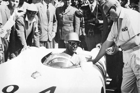Dem Italiener Umberto Maglioli gelang 1956 bei der Targa Florio der erste große Gesamtsieg für Porsche. Er fuhr einen 550 A ...