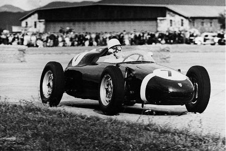 Die Saison 1960 war auch geprägt vom Titelgewinn in der Formel 2-Markenweltmeisterschaft 1960. Hier siegt Stirling Moss auf ...