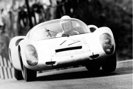 Der britische Allrounder Vic Elford steuerte seinen 911 T bei der Rallye Monte Carlo 1968 zum ersten Porsche-Gesamtsieg bei ...