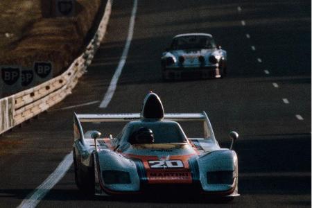 1976 holte Jacky Ickx seinen ersten Le Mans-Sieg für Porsche. Zusammen mit Gijs van Lennep siegte er im Typ 936. Es war der ...