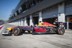 Sebastien Ogier testet Red Bull RB7