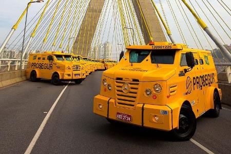 Mercedes Sicherheitstransporter