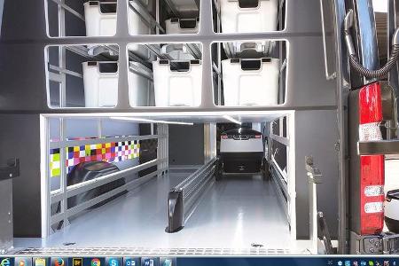 Mercedes Sprinter und Starship-Lieferroboter