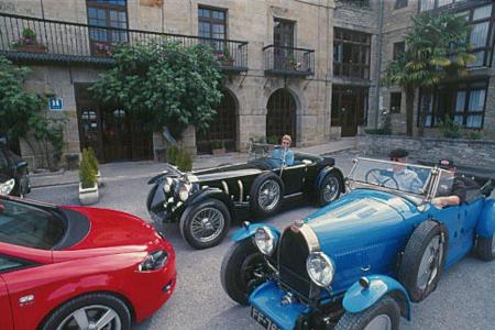 Im Parador de Argómaniz nächtigte schon Napoleon. Heute parken hier statt Kutschen mit unter auch mal alte Bugatti.
