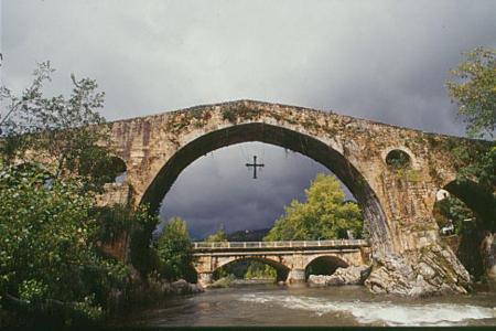 ... wilde Natur und Architektur aus dem Mittelalter sind die eine Seite Nordspaniens.