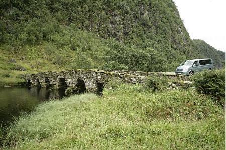 Ein klarer Flusslauf abseits der großen Touristenstraßen â Wasser gibt es überall.