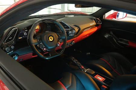 Ferrari 488 GTB, Cockpit