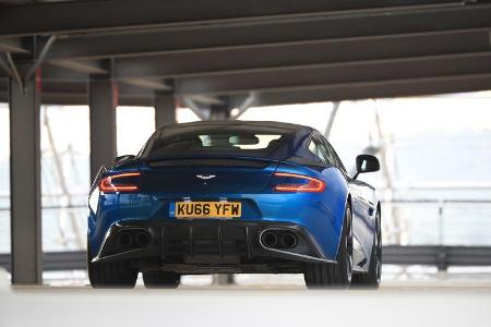 Aston Martin V12 Vanquish S, Heckansicht