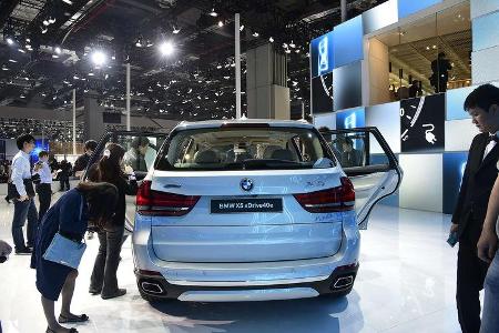 Der Hybrid kombiniert einen Zweiliter-Vierzylinder-Turbobenziner mit einem 83 kW starken Elektromotor.