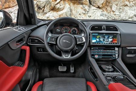 Jaguar F-Pace S, Cockpit