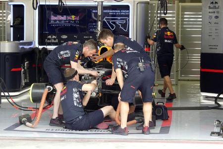 Red Bull - Formel 1 - GP Bahrain - Sakhir - Training - Freitag - 14.4.2017