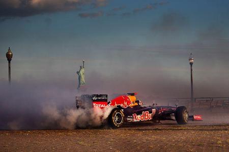 Red Bull Showrun 2012 New York Coulthard