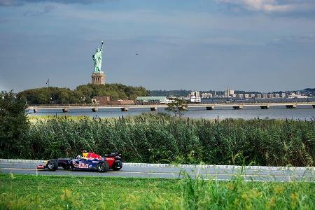 Red Bull Showrun 2012 New York Coulthard
