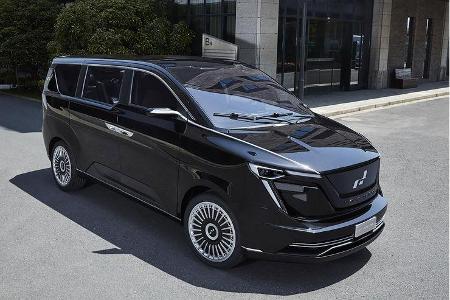 Iconiq Motors Seven